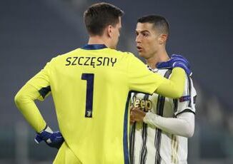 Cristiano Ronaldo e la battuta a Szczesny Ti sei dovuto ritirare per andare in un grande club Video