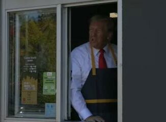 Donald Trump lavora da McDonalds Mi pagano poco Video