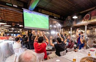 Honor Ricopre un Bar di Pluriball a Barcellona