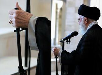 Iran Khamenei e il sermone con il fucile non e la prima volta Video