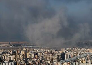 Libano raid Israele su Beirut colpito deposito sotterraneo armi Hezbollah