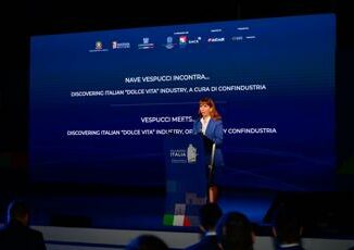 Made in Italy Confindustria presenta esportare dolce vita a villaggio Italia durante tour Vespucci