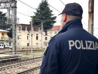 Bologna giovane aggredisce capotreno e gli fa saltare due denti