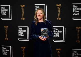 Booker Prize Samantha Harvey vince con il romanzo Orbital