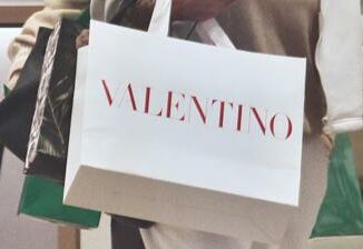 Furto nella boutique Valentino a Roma rubate borse per 140mila euro