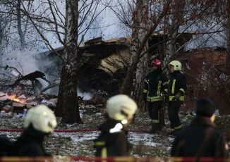 Lituania aereo merci si schianta contro palazzo vicino Vilnius