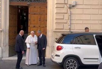 Papa Francesco in visita a casa di Emma Bonino