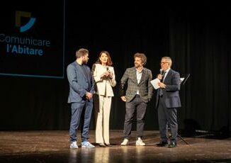 Un grande successo a Roma per la seconda edizione del summit Comunicare lAbitare al Teatro Il Parioli Costanzo