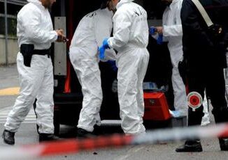 Accoltella a morte compagno dopo lite in casa arrestata 33enne a Monza