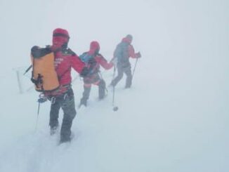 Alpinisti bloccati sul Gran Sasso neve e vento forte fermano i soccorsi