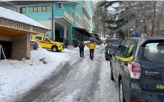 Alpinisti dispersi sul Gran Sasso soccorritori attendono miglioramento meteo