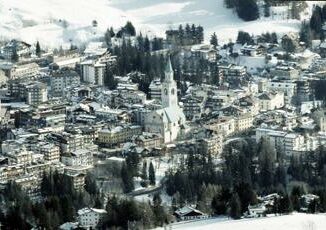 Case di lusso in montagna Cortina e la meta piu richiesta battute Courmayeur e Badia