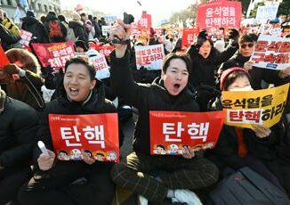 Corea del Sud migliaia in piazza contro Yoon oggi il voto di impeachment