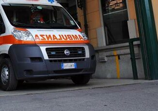 Incidente a Milano travolta sulle strisce 52enne gravissima