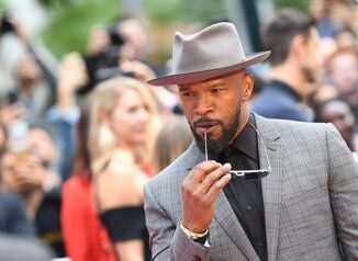 Jamie Foxx festa con aggressione colpito da bicchiere in faccia