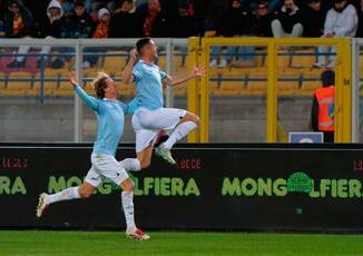 Lazio torna alla vittoria 2 1 nel finale a Lecce