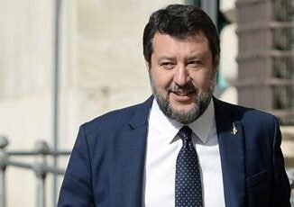 Natale e un viaggio il regalo della Lega a Salvini