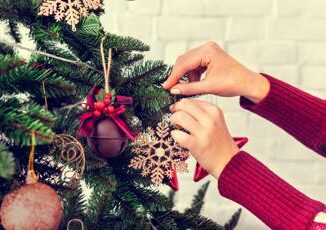 Natale tra decorazioni e luminarie il decalogo per evitare incidenti domestici