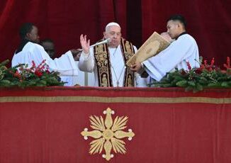 Papa Francesco Tacciano le armi in Ucraina si apra la porta al negoziato