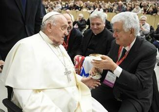 Tumori Ail e i 55 anni di storia al fianco dei pazienti ematologici festa e udienza da Papa Francesco