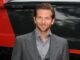 Bradley Cooper spegne 50 candeline da portiere di hotel a divo di Hollywood