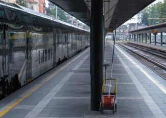 I ritardi Colpa dei treni regionali impiegata licenziata viene riassunta la decisione