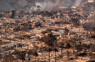 Incendi a Los Angeles roghi ancora fuori controllo e almeno 10 morti