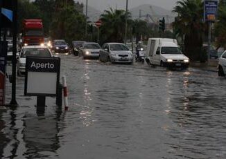 Maltempo allerta rossa in gran parte della Sicilia scuole chiuse e disagi