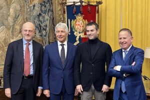 Massimo Zedda e il Ministro Andrea Abodi, il Presidente della Federazione italiana tennis, Angelo Binaghi. Presente anche l’Assessore Giuseppe Macciotta.(Foto Ufficio Stampa)