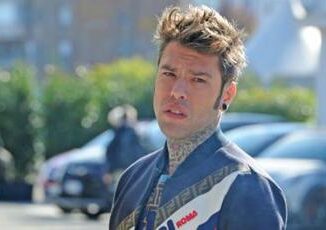 Sanremo Parpiglia Fedez nella serata cover duettera con Masini in Bella Stronza