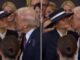 Trump il saluto con non bacio a Melania Video