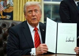 Dazi del 25 su alluminio e acciaio Trump firma ordine esecutivo