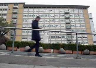 Papa notte serena al Gemelli Si e alzato e ha fatto colazione in poltrona