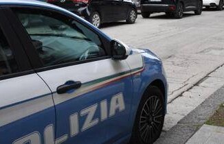 Roma 25enne trovata morta in casa sequestrati i cellulari a casa del compagno