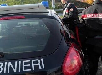 Roma Maserati in fuga sperona auto carabinieri scappano in 3 un arresto