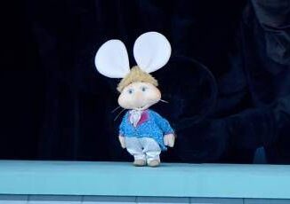 Sanremo 2025 Topo Gigio la storia del celebre pupazzo che duetta con Lucio Corsi